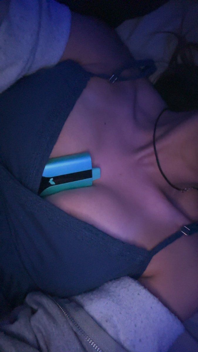 Laynee1859's tweet photo. dm 2 tradeeee just turned 18 #nsfwtwt #popsicletwt #comgirl #trades https://t.co/mZpbdutA7w