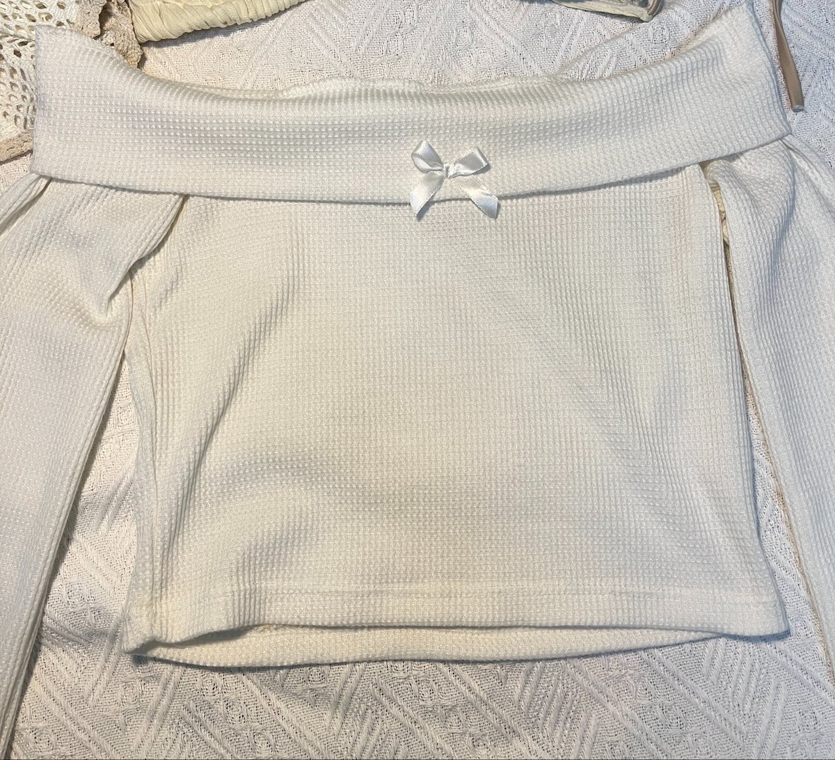 milanmt97's tweet photo. ปาดไหล่สีขาว ลองใส่ครั้งเดียว
🍒 40.-  
ไซส์ s ขอคนตัวเล็กน้าา 

#ส่งต่อเสื้อผ้ามือสอง #ส่งต่อเสื้อผ้ามือ2 #ส่งต่อเสื้อผ้า #เสื้อผ้ามือ2 #ส่งต่อ https://t.co/kSf8CKkRc3