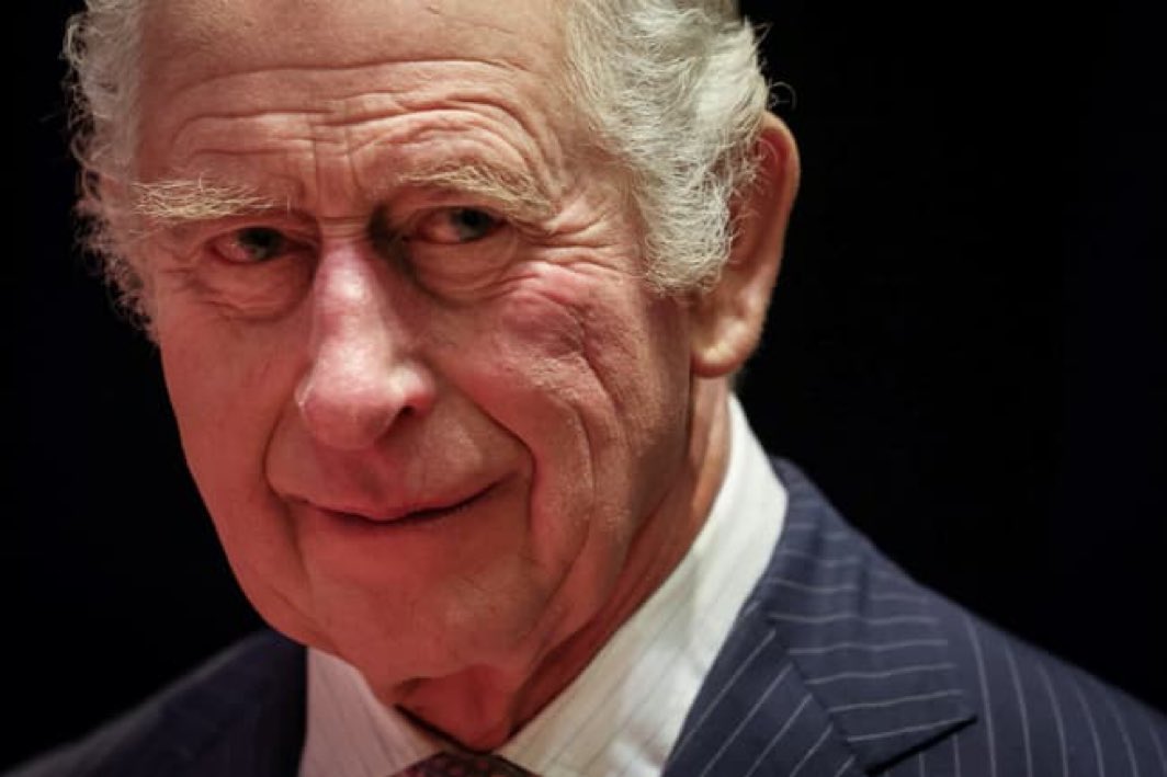Jeapam's tweet photo. Pour son pays, le Roi Charles doit suivre l’exemple de Donald Trump en téléphonant au président de la FIFA, pour exiger l’annulation du carton rouge contre Jarell Quansah. https://t.co/BHXhd9SOWr
