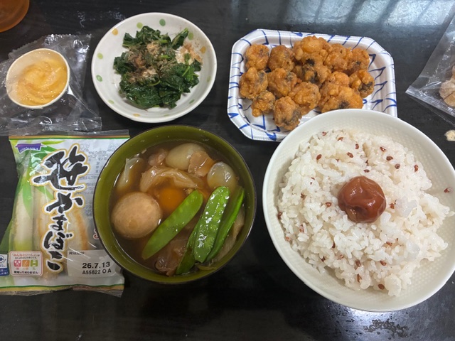 hiro2525p's tweet photo. 今日の晩御飯
優待で貰った芋煮が残り1袋に🥺 https://t.co/Ms1dhWh4tS