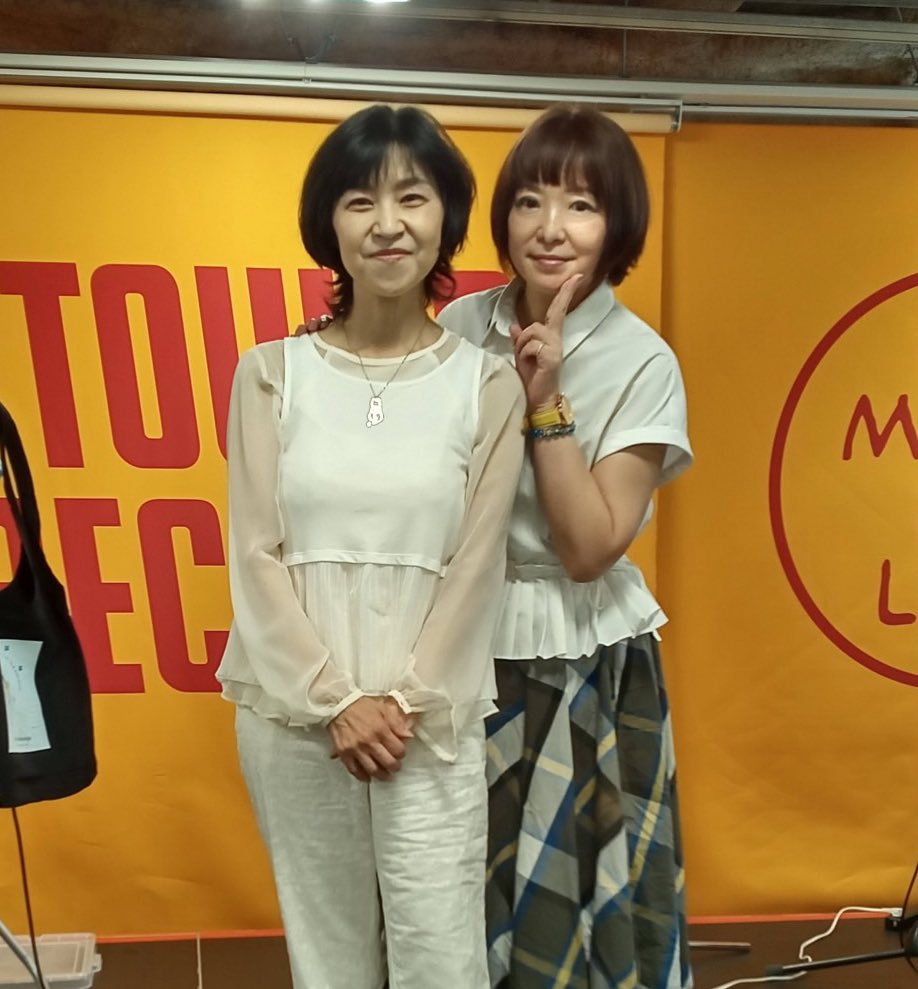 maiimano's tweet photo. 4日(土)松永夏代子さんのタワレコ池袋インストアへ。
夏代子さん細井豊さん円山天使さんの息の合った演奏＆会場いっぱいのお客様が楽しむ姿✨️幸せなお時間でした😊
夏代子さんのお誕生日もお祝い出来てよかったです㊗️
改めて…40周年CD再発＆お誕生日おめでとうございます🎂
#松永夏代子 #微少女宇宙 https://t.co/5xp5MKoOjF