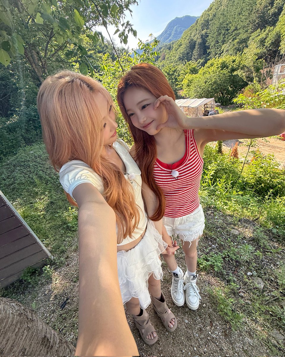 jongian's tweet photo. ͏
Completing the cheek heart for the camera, even though we are completely surrounded by the wilderness. 
͏ https://t.co/gegsrHM5fu