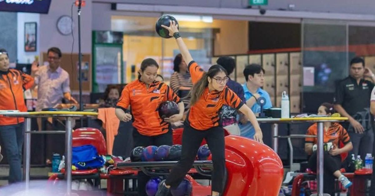 MSUmalaysia's tweet photo. At just 19 years old, the Foundation in Liberal Arts student has already represented Malaysia as a national bowler, most recently winning gold in the Girls' Doubles event at the International Bowling Federation (IBF) World Youth Championships, held in Kuching, Sarawak.

In this edition of MSU POP, Adele shares how a casual interest in bowling grew into a passion, the mentors who inspire her, and her aspirations both on the lanes and in the classroom.|

Read all about her journey here:
https://t.co/Y8TI750nnf