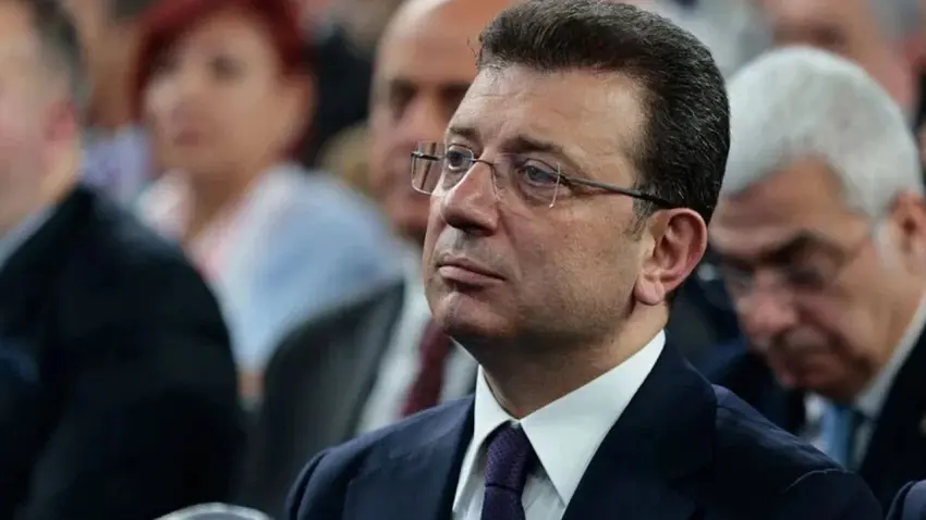 yigitcanonal7's tweet photo. Ekrem İmamoğlu: 

"Bir insanı aynı gün 3 ayrı mahkemede savunma yapmaya zorlamanın hukukla, vicdanla alakası yok; bu aceleyi kabul etmem mümkün değil. Bu mahkeme Türkiye'yi, dünyayı, demokrasiyi ilgilendiriyor; mesele tek bir kişi değil, demokrasi meselesi" https://t.co/pa2gFXYpkE