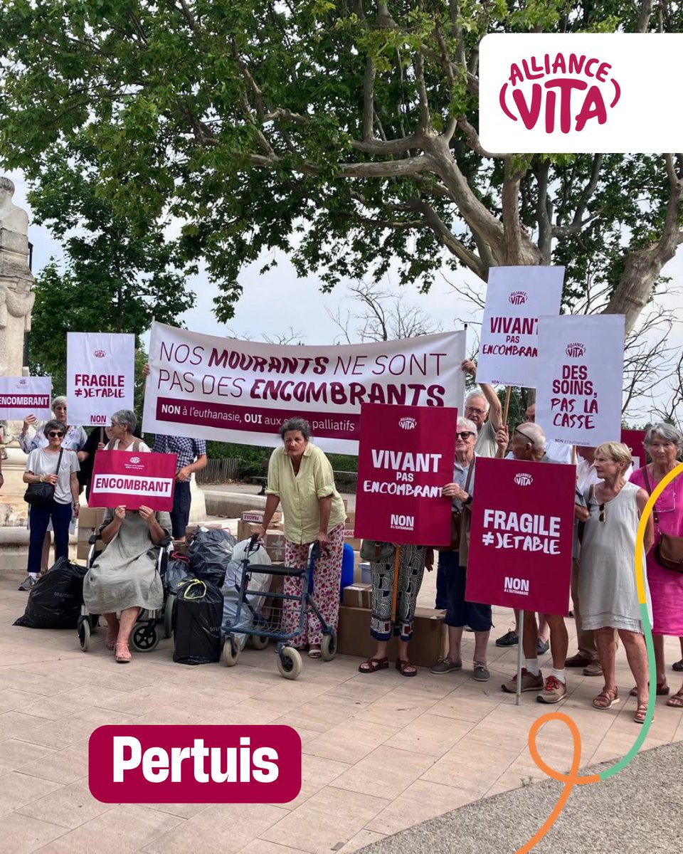 allianceVITA's tweet photo. ⚠️ On prétend qu’il s’agit « d’aider à mourir », alors qu’il s’agit ni plus ni moins d’euthanasie et de suicide assisté.

- Voilà que des soignants devraient désormais administrer la mort au prétexte de prendre soin de leurs patients !

- Voilà que des équipes d’euthanasieurs pourraient intervenir dans tous les établissements de santé et médicosociaux, même contre la volonté de leurs équipes soignantes et des familles des patients !

- Voilà que tous les pharmaciens seraient forcés de participer à la diffusion de produits létaux !

👉 Il faut prendre conscience de l’ampleur de l’enjeu : on présente les choses comme un droit pour quelques-uns, mais le message sous-jacent est tout autre : de nombreuses personnes gravement malades, dépendantes ou en fin de vie se sentiraient visées.

Car chacune serait inévitablement forcée par ce type de loi à s’interroger sur ce que la société accorde comme valeur à sa vie, si elle n’est pas « de trop ».

✍️Pour vous opposer à cette loi, signez la lettre ouverte au président de la République.
https://t.co/8Y2i2fBv42

#ParayleMonial #Périgueux #Pertuis #Rennes #Reims #AllianceVITA