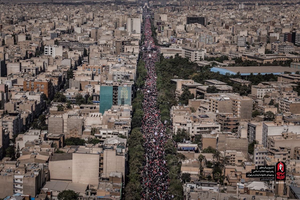 soudeh_najafi's tweet photo. امروز #ایران با حضور میلیونی در وداع با #رهبر_شهید انقلاب، نشان داد که میان مردم و آرمان #شهدا فاصله‌ای نیست.
این جمعیت، تنها برای بدرقه نیامده؛ آمده تا بگوید راه شهیدان ادامه دارد و پرچم عزت و استقلال ایران هرگز بر زمین نخواهد ماند. https://t.co/mXBwnk76Cw