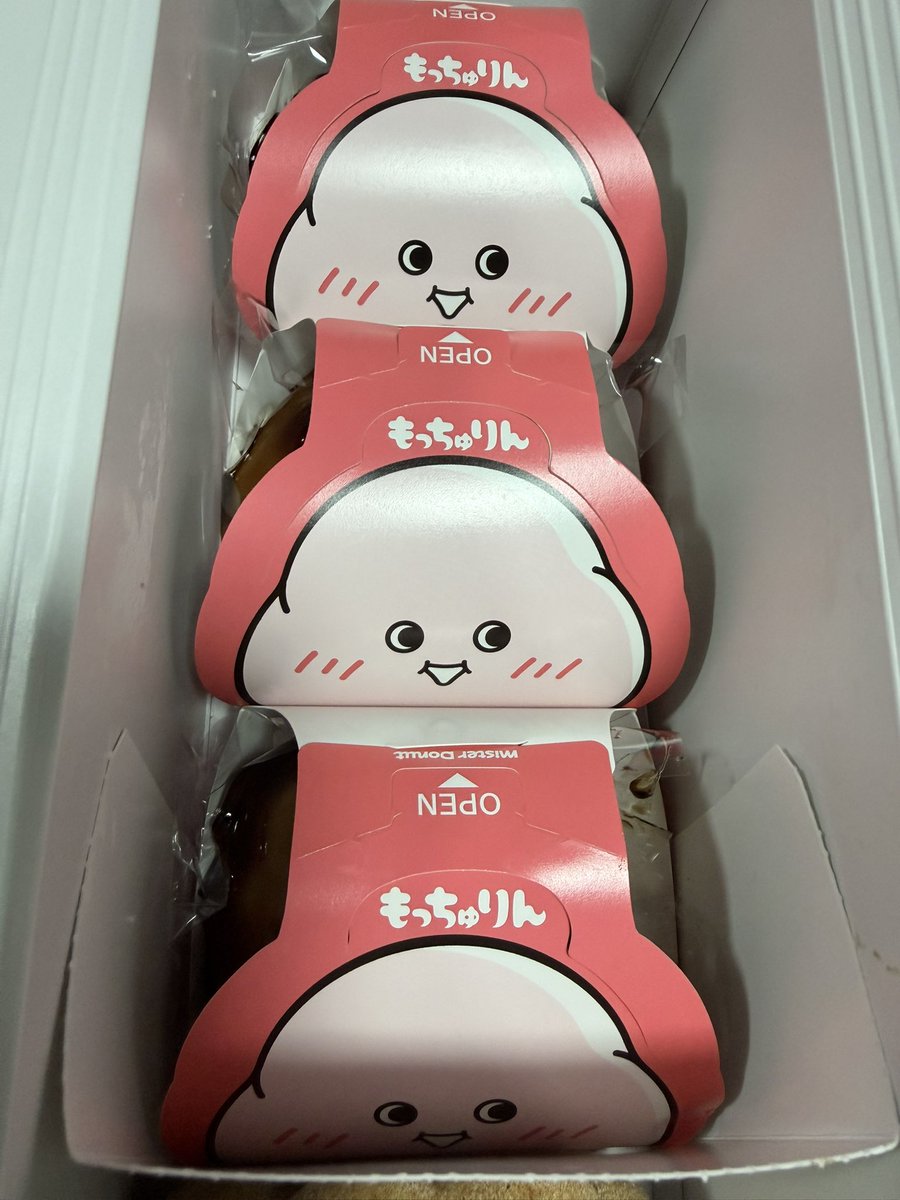 ancyaro0705's tweet photo. 昨日はたくさんのお誕生日メッセージやいいねありがとうございました🙂‍↕
とても幸せな誕生日になりした🥹
誕生日プレゼントに友達からもらったギフトでもっちゅりんを購入♡
みっちゃんもぅ食べたかな😋💛 https://t.co/MaH2XPeWU0