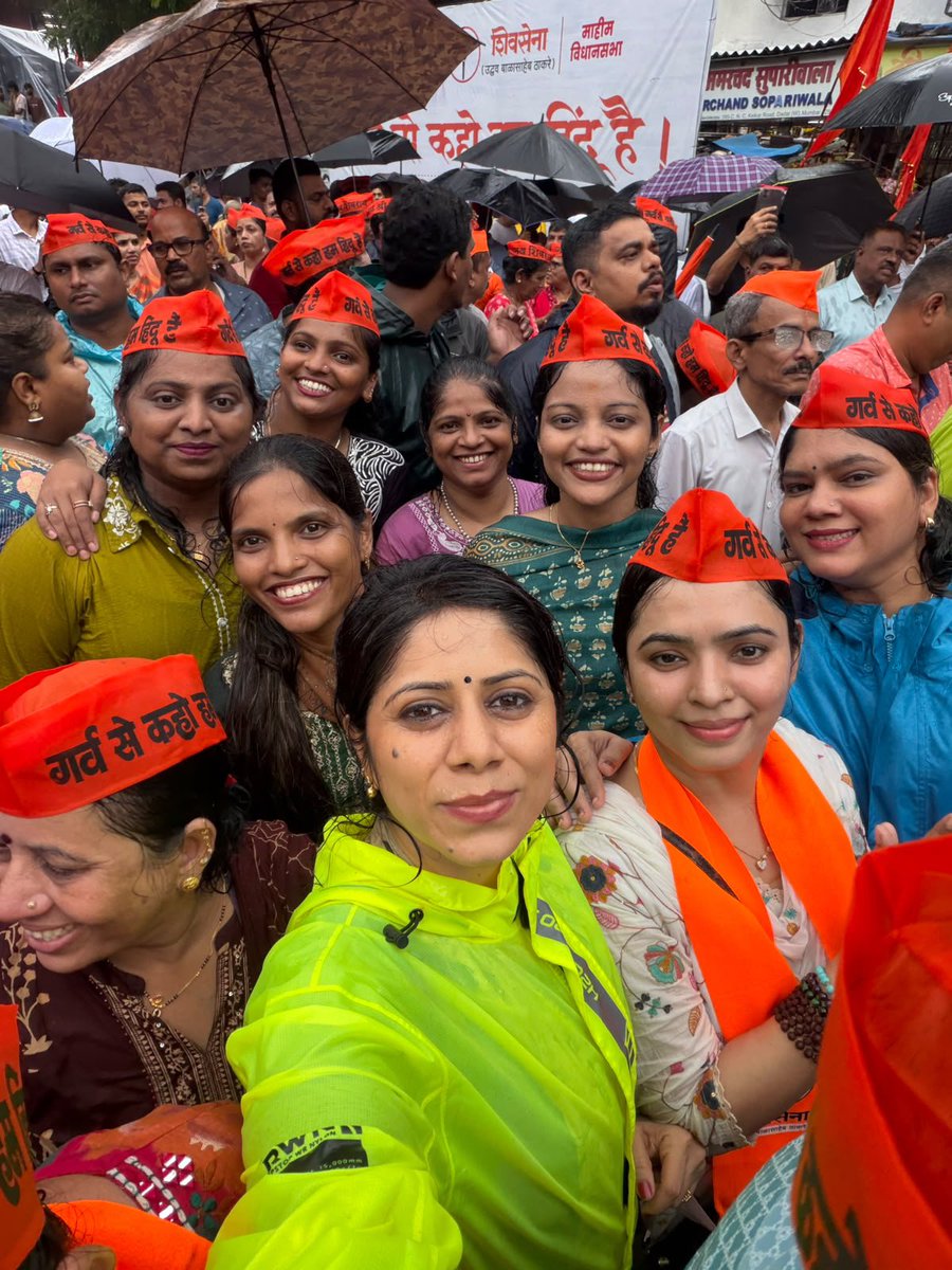 KhanHaroo3817's tweet photo. दि. ०५/०७/२०२६

अयोध्येतील श्रीराम मंदिराच्या देणगीतील कथित अपहाराच्या निषेधार्थ दादर येथील श्री हनुमान मंदिरात शिवसेना पक्षप्रमुख मा. उद्धव बाळासाहेब ठाकरे यांच्या नेतृत्वाखाली ‘रामरक्षा’ आंदोलन व महाआरती संपन्न झाली.
#mlaharoonkhan #versova #shivsenaubt #maharashtra https://t.co/9vqI0pf9Wb