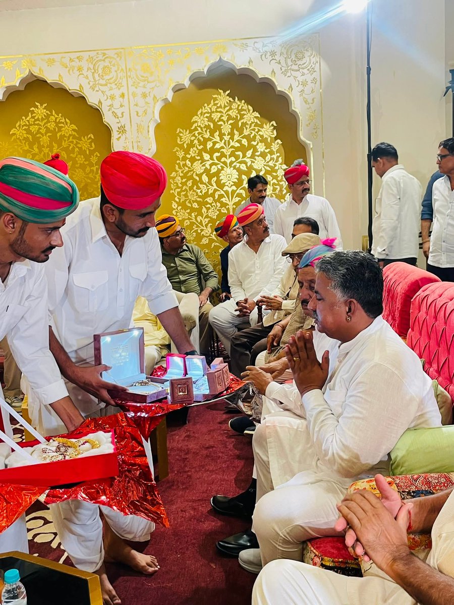 PartapRamgarh's tweet photo. जैसलमेर शहर Hotal ITC में श्री सवाई सिंह जी म्याजलार के साथ मायरा में.....! https://t.co/WvgW0I7U1D