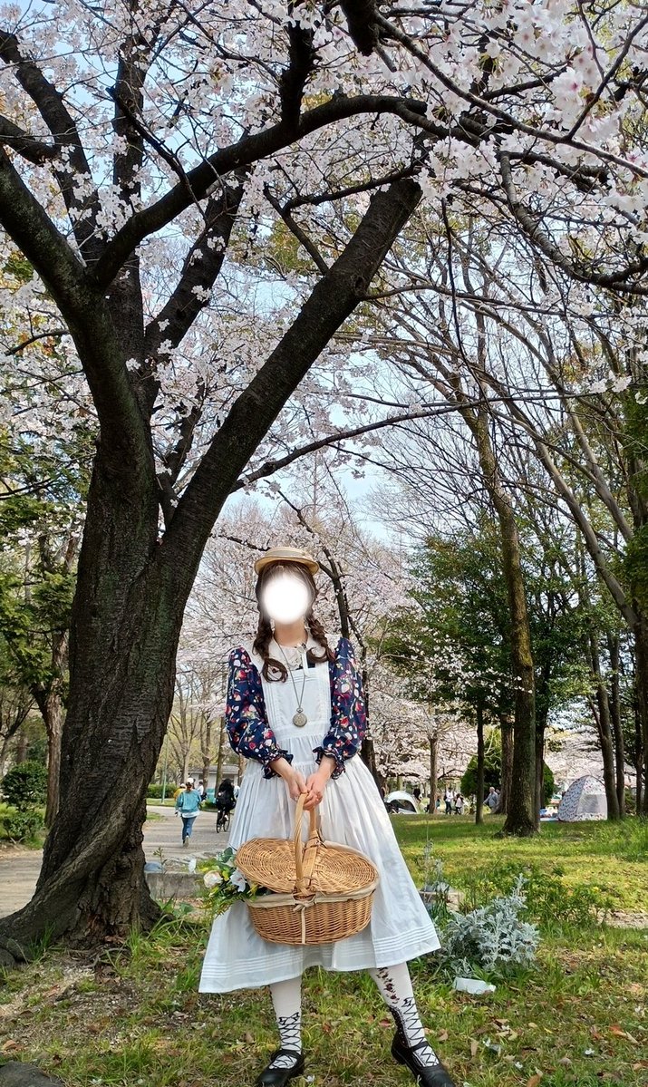 CreamyQuartet's tweet photo. moonafternoonさん25周年おめでとうございます🌟
こちらのエプロンはオーダーさせていただいたもので、ピンタックが沢山でとてもお気に入りです💓
#moonafternoon_25周年 https://t.co/JvWt2PXyeG
