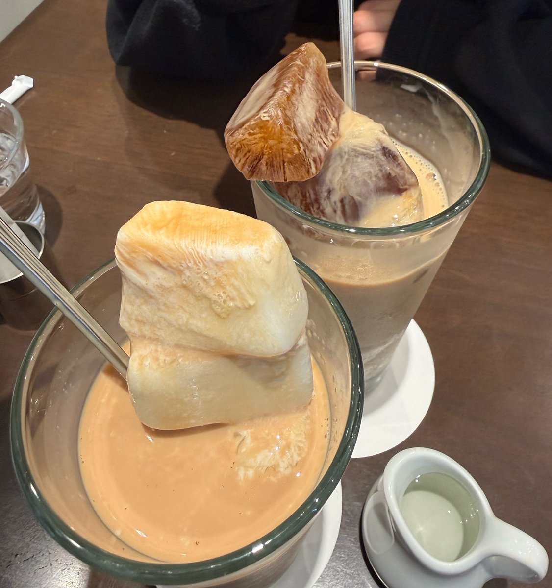 まじでHERBSのミルクコーヒーとミルクティーは氷がミルクと珈琲で出来