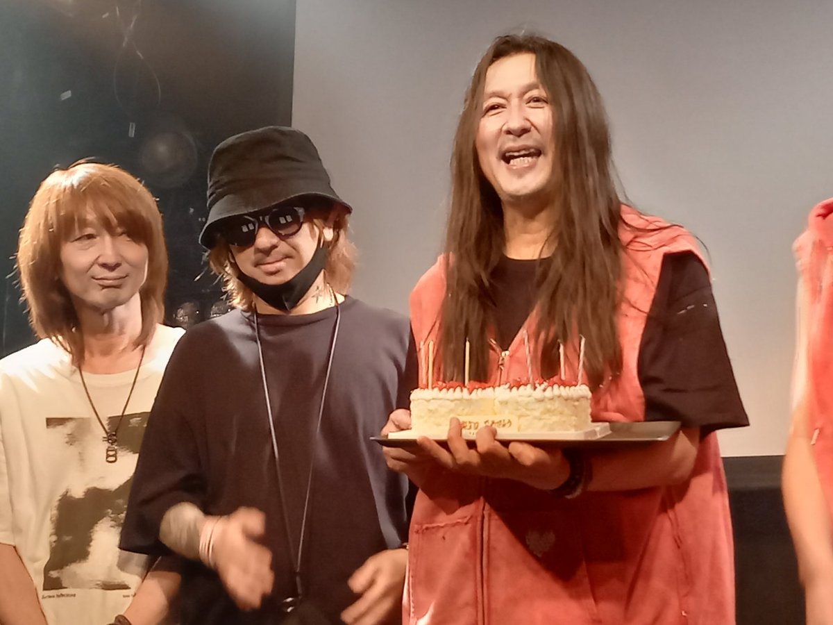 alohaloha345's tweet photo. 昨日のミヨケンさんBIRTHDAYのやつ
たぶん清春さんファンの方のリポスト多いので私が撮ったやつ少ないけどあげときます
どーぞ！ https://t.co/vXxWROjMiJ
