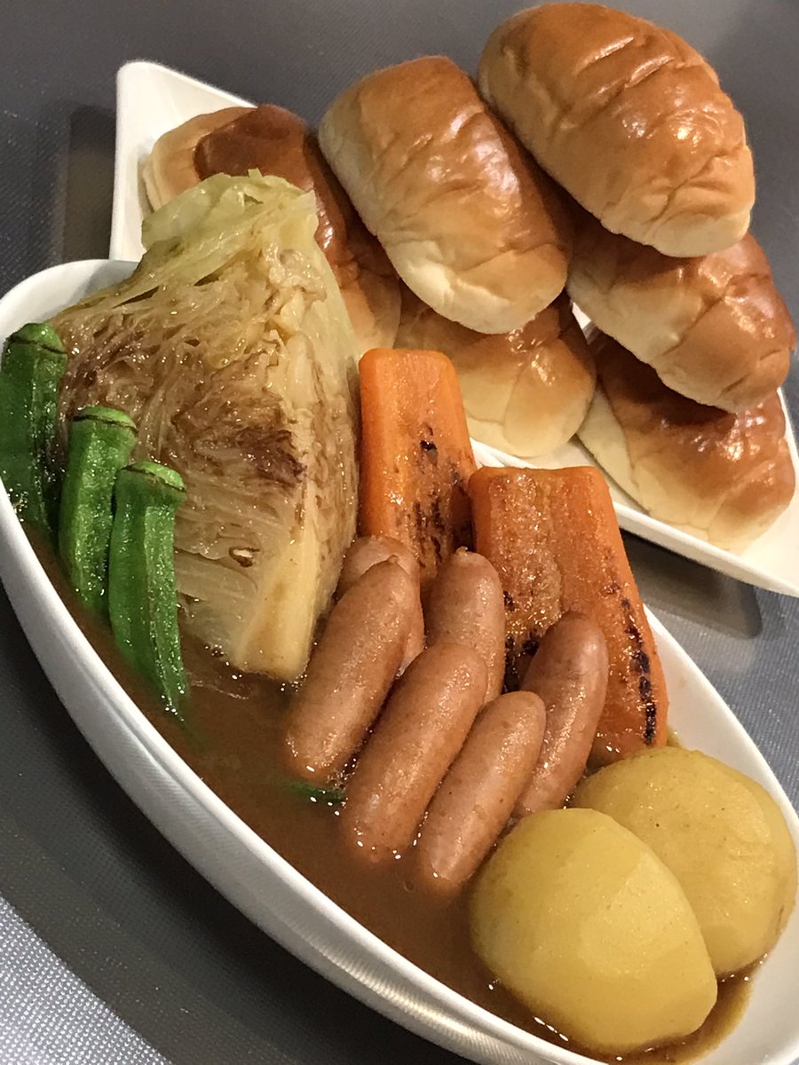 sense_kabu's tweet photo. 今日はごろごろ野菜のカレーポトフ&amp;ネオバターロールのセットを食べました。おいしかったです。 https://t.co/qrDoxnfS1a