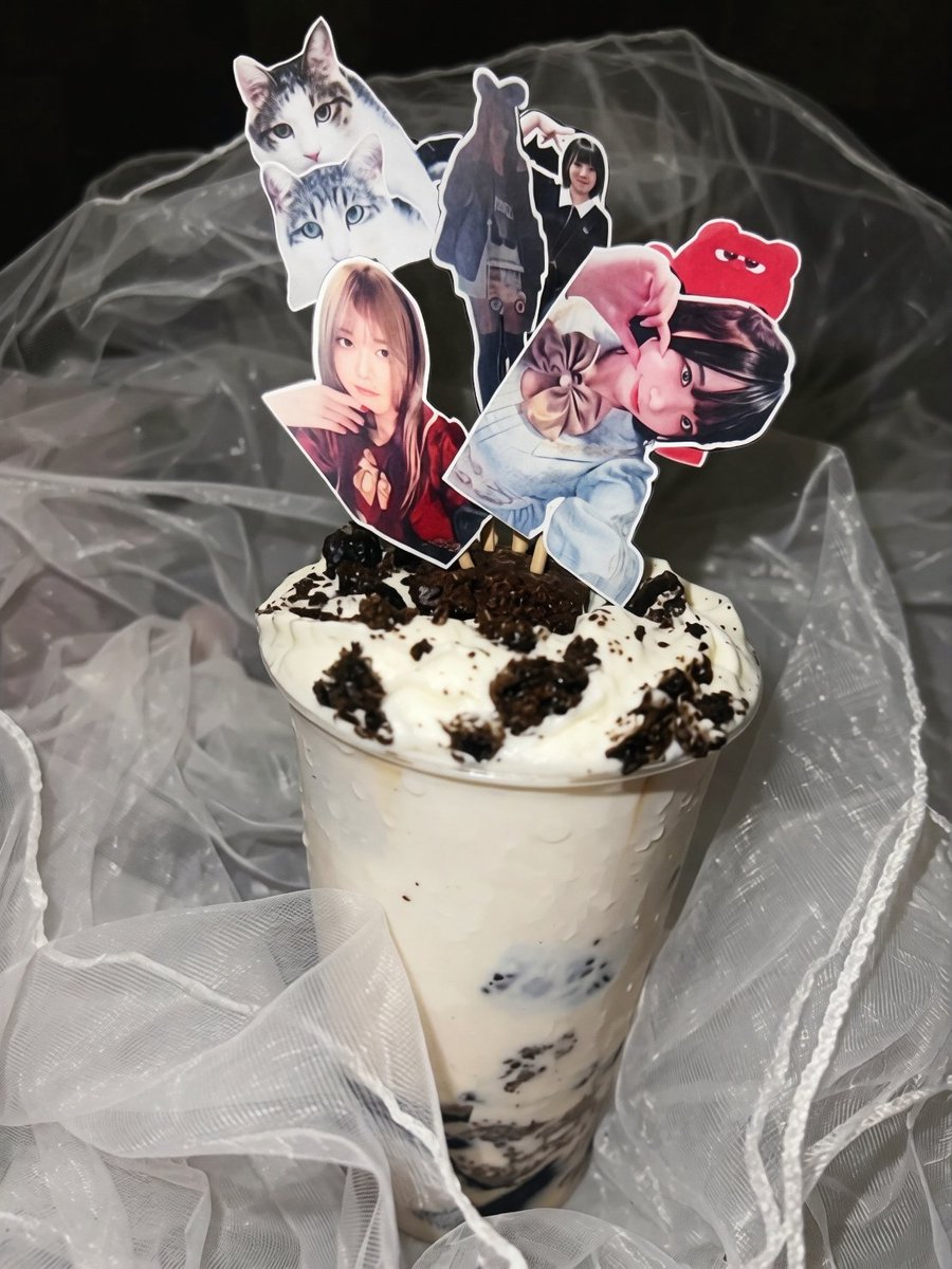 miso_melty's tweet photo. 周年のスペシャルオリカクはこんな感じになっておりますわ~~~！！！
これにブロマイド2枚とステッカー1枚が付いてきますわ~~~！！

とっーーてもスペシャルで私たちらしい特別メニューになってますわ❣️
こちらオススメですのでぜひご賞味くださいませ❣️ https://t.co/6hBshdlmNP