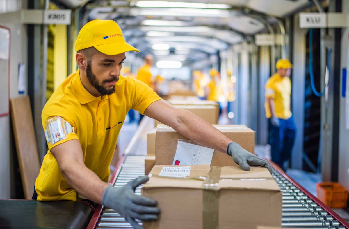 YourJobsCareers's tweet photo. Now Hiring: Warehouse Materials Handler Job in Perth, Australia at Karwanchi Group Division

Check &amp; Apply here: https://t.co/PeX3E8gO8g

Earn up to $30.50 per hour

#WarehouseJobs #LogisticsJobs #MaterialsHandler #ForkliftJobs #SupplyChain #PerthJobs #AustraliaJobs #HiringNow https://t.co/gPzgdVhZGr