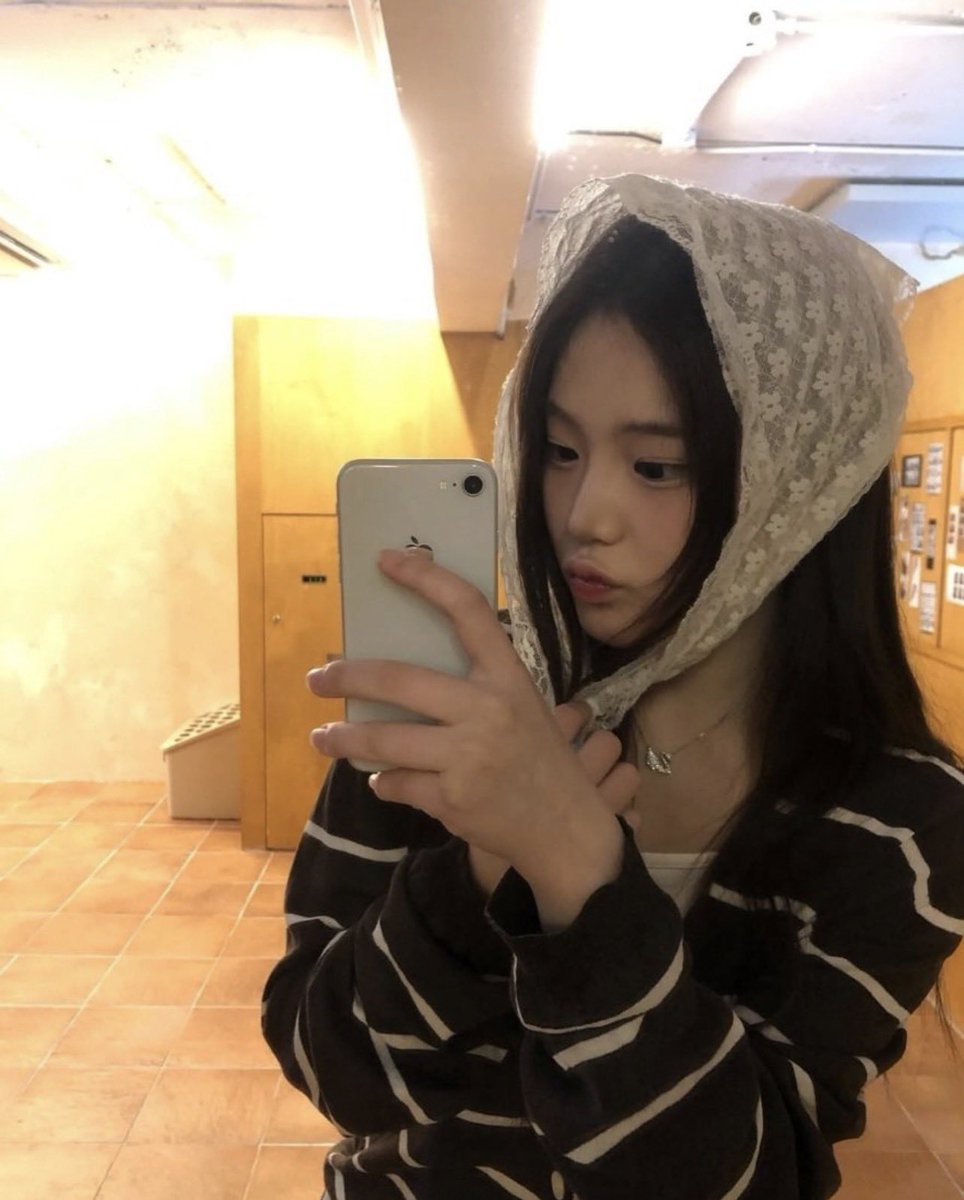zini_z0's tweet photo. 민솔이 과거사진 모음 타래 🤍🪽
#KIMMINSOL #MINSOL #김민솔 #민솔 #Do0T #Do0Tproject https://t.co/R4AqegiH7i