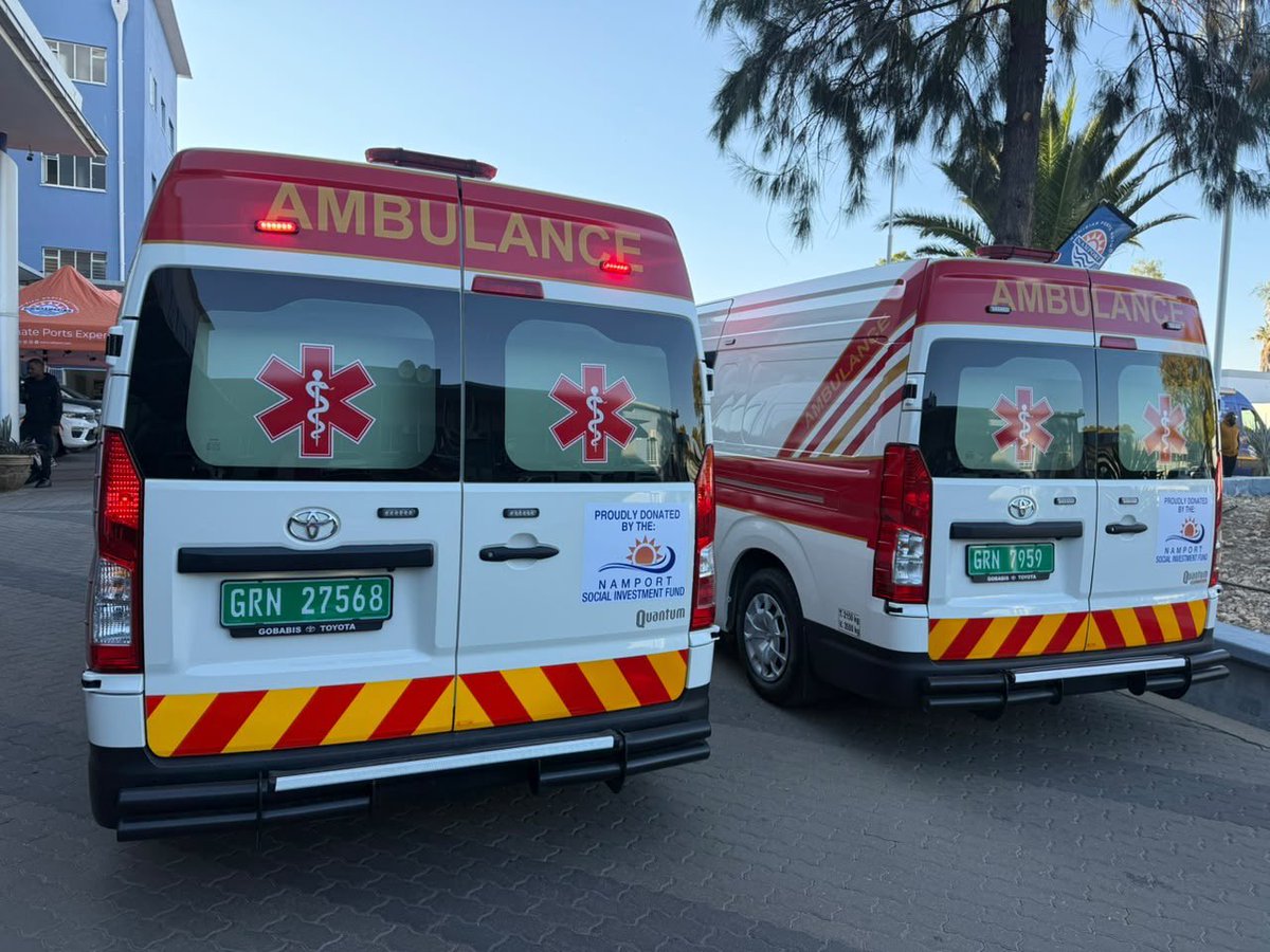 NamibianPorts's tweet photo. 🚑 Today, the Namport Social Investment Fund, in partnership with the Ministry of Health and Social Services, donated 2 fully equipped ambulances worth N$2.7 million to support emergency healthcare services in Kalkfeld and Gam, improving access for rural communities.
#Namport https://t.co/JpihIj4JD9