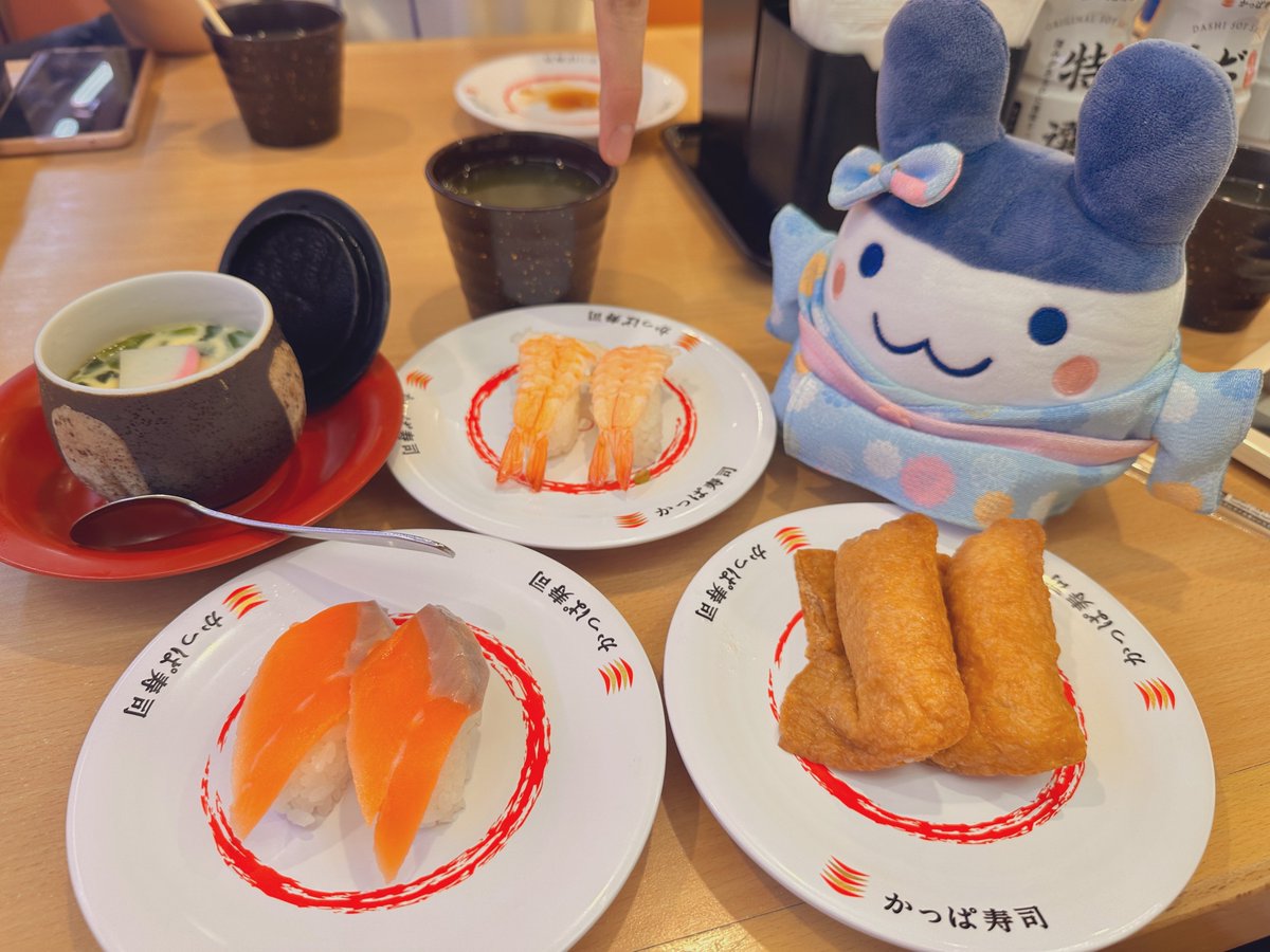 oyonyadayo's tweet photo. ザギンでシースーwithフォロワーとフォロワーの中指 https://t.co/q7FlxLVGey