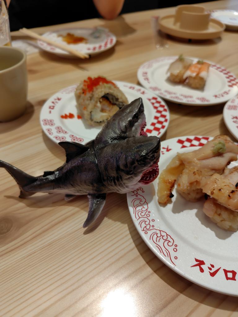 nogitetsu's tweet photo. #東京国際サメ映画祭　#スシロー　#CCP https://t.co/wl4rrmC5Mk