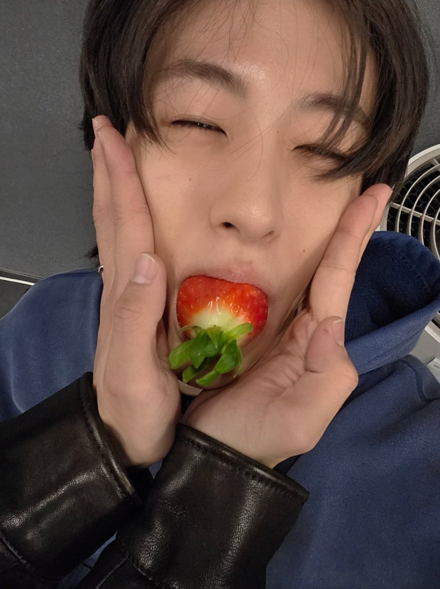 adorableantonny's tweet photo. 먹방인증샷정말깜찍허게찍으신다 https://t.co/vpAomku9Jt
