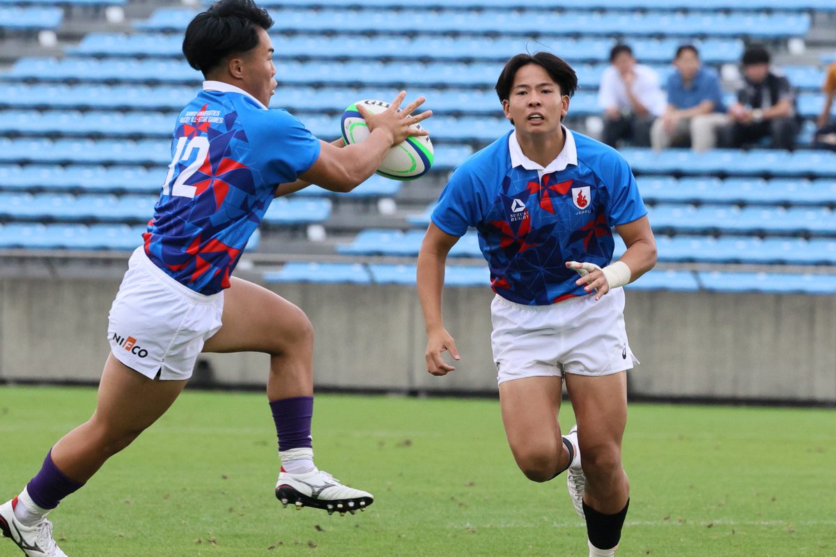 JERFU_1924's tweet photo. 🏉#関東大学ラグビーオールスター 試合後コメント

🎙️SO服部亮太選手（対抗戦選抜／早稲田大学）

「佐賀工業同期の大和哲将（明治大学）と一緒にプレーして、緊張よりも楽しさがあった。哲将との10・12番でプレーするのは3年ぶり。心強かった。

秋の対抗戦、大学選手権に向けて準備していきたい」 https://t.co/JpNUEYupsS