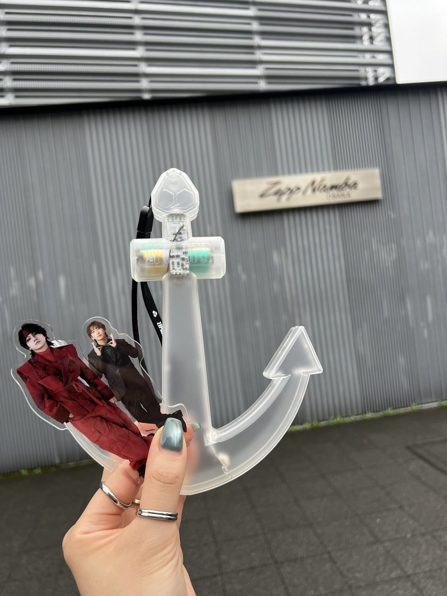 anyu10tkr's tweet photo. 昨日ジパオペ参戦してきました⚓
流司くん不在だったけど熱量凄くてめちゃくちゃカッコよかった✨️✨️
そしてなんと！侑くんが投げたボール奇跡的にキャッチ成功❤️‍🔥
2人のサイン入っててまじ家宝😭
次は3人揃ってのライブが出来ますように🫧 https://t.co/OljQXjzsKV