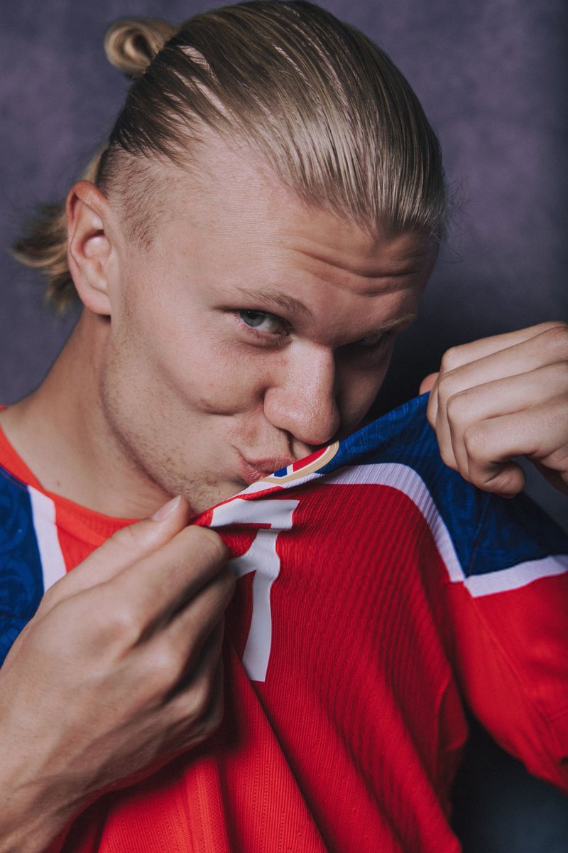 lnstantFoot's tweet photo. 𝗟𝗘 𝗥𝗔𝗧𝗜𝗢 𝗗'𝗘𝗥𝗟𝗜𝗡𝗚 𝗛𝗔𝗔𝗟𝗔𝗡𝗗 𝗗𝗔𝗡𝗦 𝗟𝗘𝗦 𝗣𝗟𝗨𝗦 𝗚𝗥𝗔𝗡𝗗𝗘𝗦 𝗖𝗢𝗠𝗣𝗘́𝗧𝗜𝗧𝗜𝗢𝗡𝗦/𝗖𝗛𝗔𝗠𝗣𝗜𝗢𝗡𝗡𝗔𝗧𝗦, 𝗝𝗘 𝗖𝗥𝗢𝗜𝗦 𝗤𝗨'𝗢𝗡 𝗡𝗘 𝗦𝗘 𝗥𝗘𝗡𝗗 𝗣𝗔𝗦 𝗖𝗢𝗠𝗣𝗧𝗘. 😭

🏴󠁧󠁢󠁥󠁮󠁧󠁿 Premier League :
🏟️ 132 Matchs
⚽️ 112 Buts
📊 0.84 But/match

🇩🇪 Bundesliga :
🏟️ 67 Matchs
⚽️ 62 Buts
📊 0.92 But/match

🇪🇺 Ligue des Champions :
🏟️ 58 Matchs
⚽️ 57 Buts
📊 0.98 But/match

🌍 Coupe du Monde :
🏟️ 4 Matchs
⚽️ 7 Buts
📊 1.75 But/match

🇳🇴 En sélection :
🏟️ 54 Matchs
⚽️ 62 Buts
📊 1.15 But/match

C'est trop grave. 🤣🤣