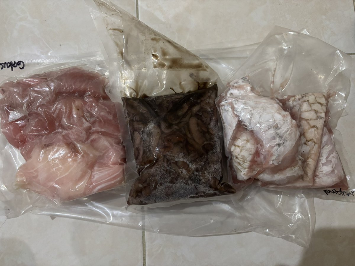 dnbnsm's tweet photo. Nemu harta karun dari thread😭🙏🏻

Toko seafood yang jual macem-macem ikan, murah-murah banget😭

3 macem ini masing-masing setengah kilo cuma abis 60 ribuan aja🥳

AKKKKKK SENENG BGT😭🫶🏻

Ini toko nyaaa https://t.co/Ts8NfxfbRf https://t.co/Qe7mZ6Uh6T