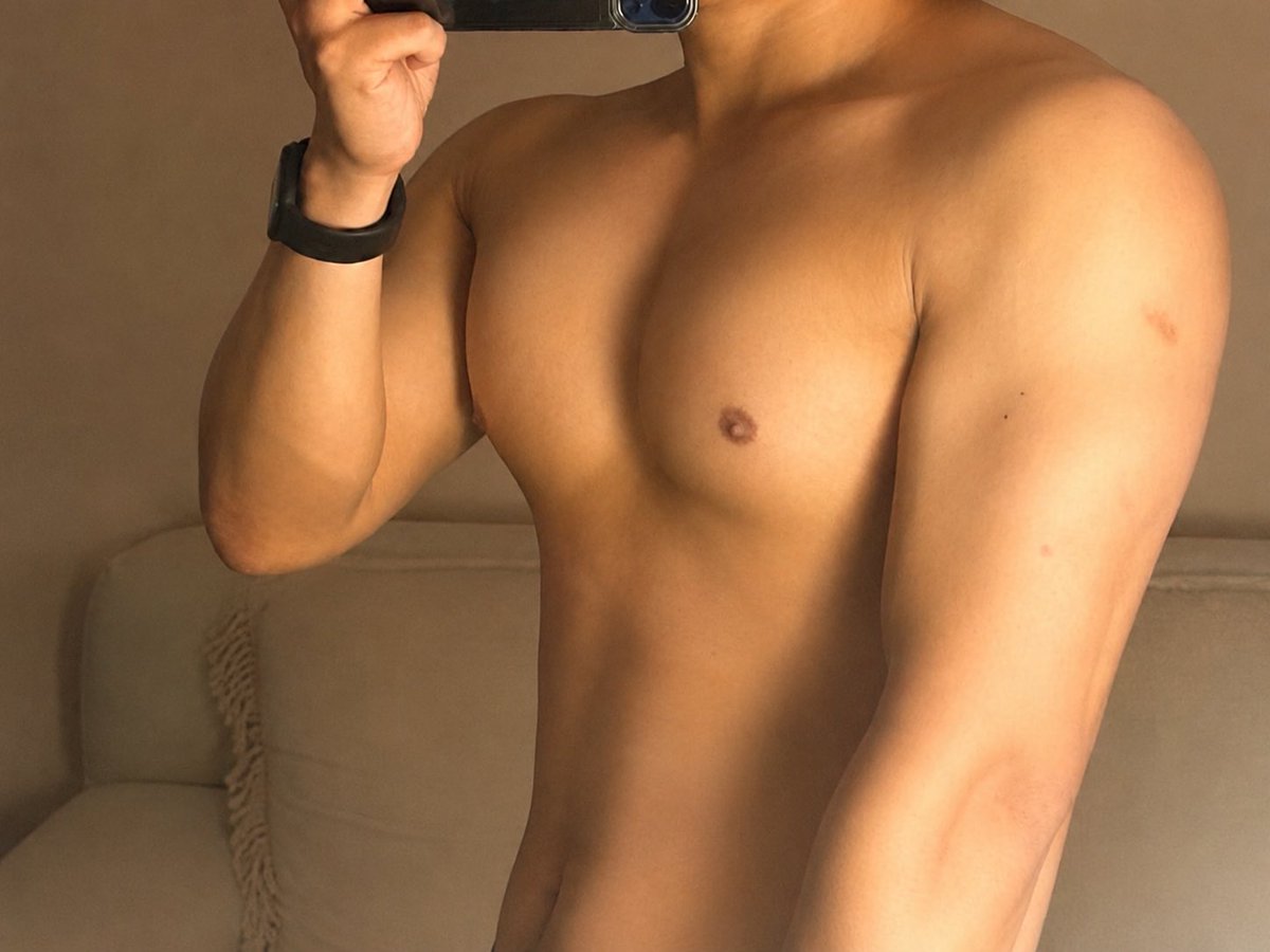 fffffff_ei's tweet photo. 破手机是自带了一点磨皮吗
我的扔子和腹部呈现出一点诡异的质感 https://t.co/z4PO3OZCb8