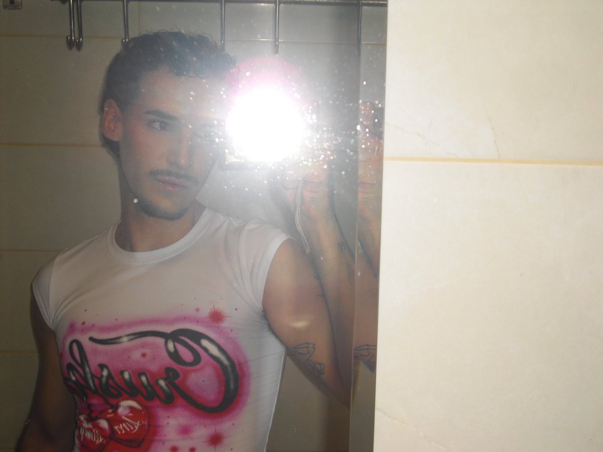 pablolamor's tweet photo. gays trip <3 https://t.co/CLqwjTbp6F