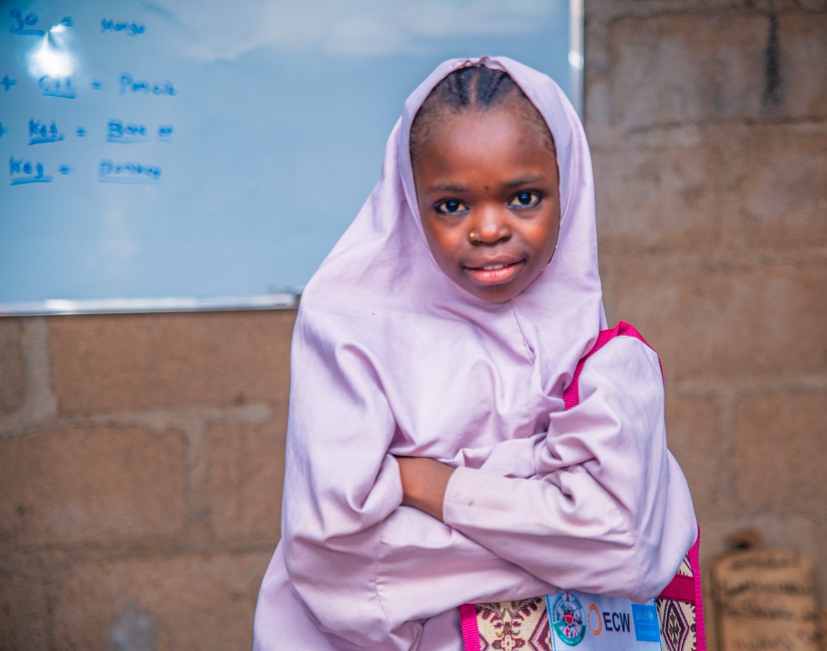 UNICEF_Nigeria's tweet photo. Can you read this?
Nac uoy evlos siht citemhtira 1 + 1 = 3?
If you could spot what was wrong, it's because you have the literacy and numeracy skills many children still miss out on.
With support from @EduCannotWait, out-of-school children are taking their next step into learning. https://t.co/d4xIso9dkG