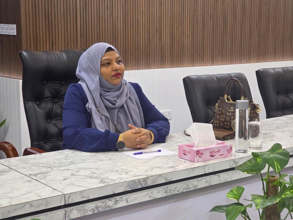 Male_CityWDC's tweet photo. The WDC President met with WAMCO to discuss future collaboration on promoting responsible waste management within our community. Together, aim to raise awarenes especially among women and children #WDC #WAMCO #WasteManagement #CleanCommunity #CommunityAwareness #WomenAndChildren https://t.co/Wj2ilgQNbC