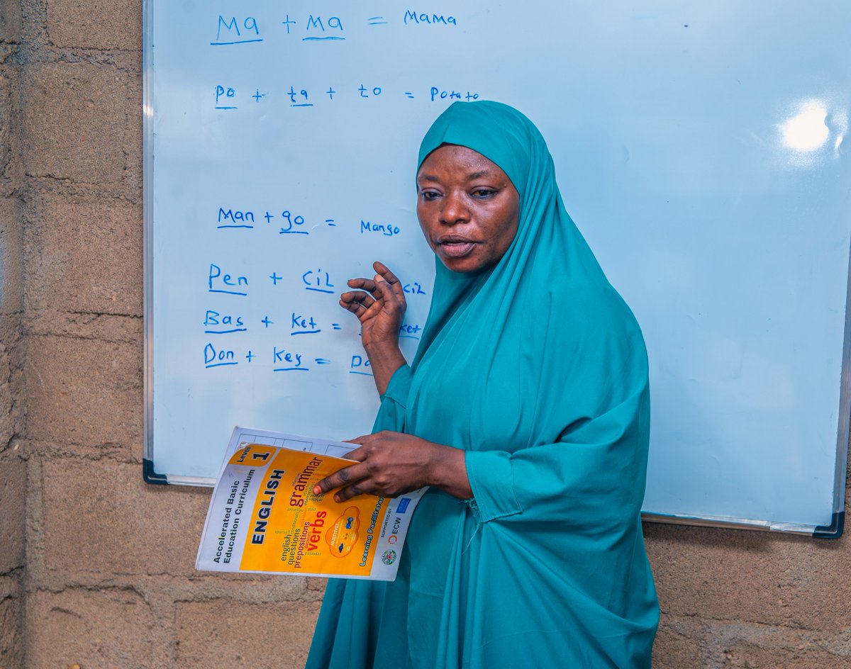 UNICEF_Nigeria's tweet photo. Can you read this?
Nac uoy evlos siht citemhtira 1 + 1 = 3?
If you could spot what was wrong, it's because you have the literacy and numeracy skills many children still miss out on.
With support from @EduCannotWait, out-of-school children are taking their next step into learning. https://t.co/d4xIso9dkG