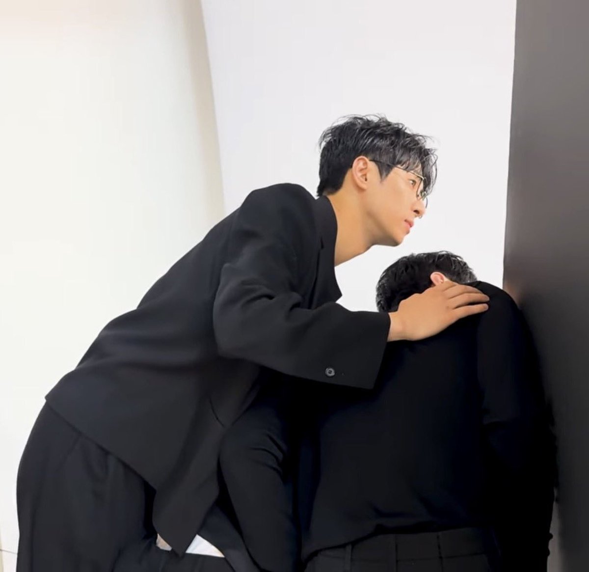 _Onhwi_'s tweet photo. 빼꼼한국 https://t.co/3VItpoBeEr