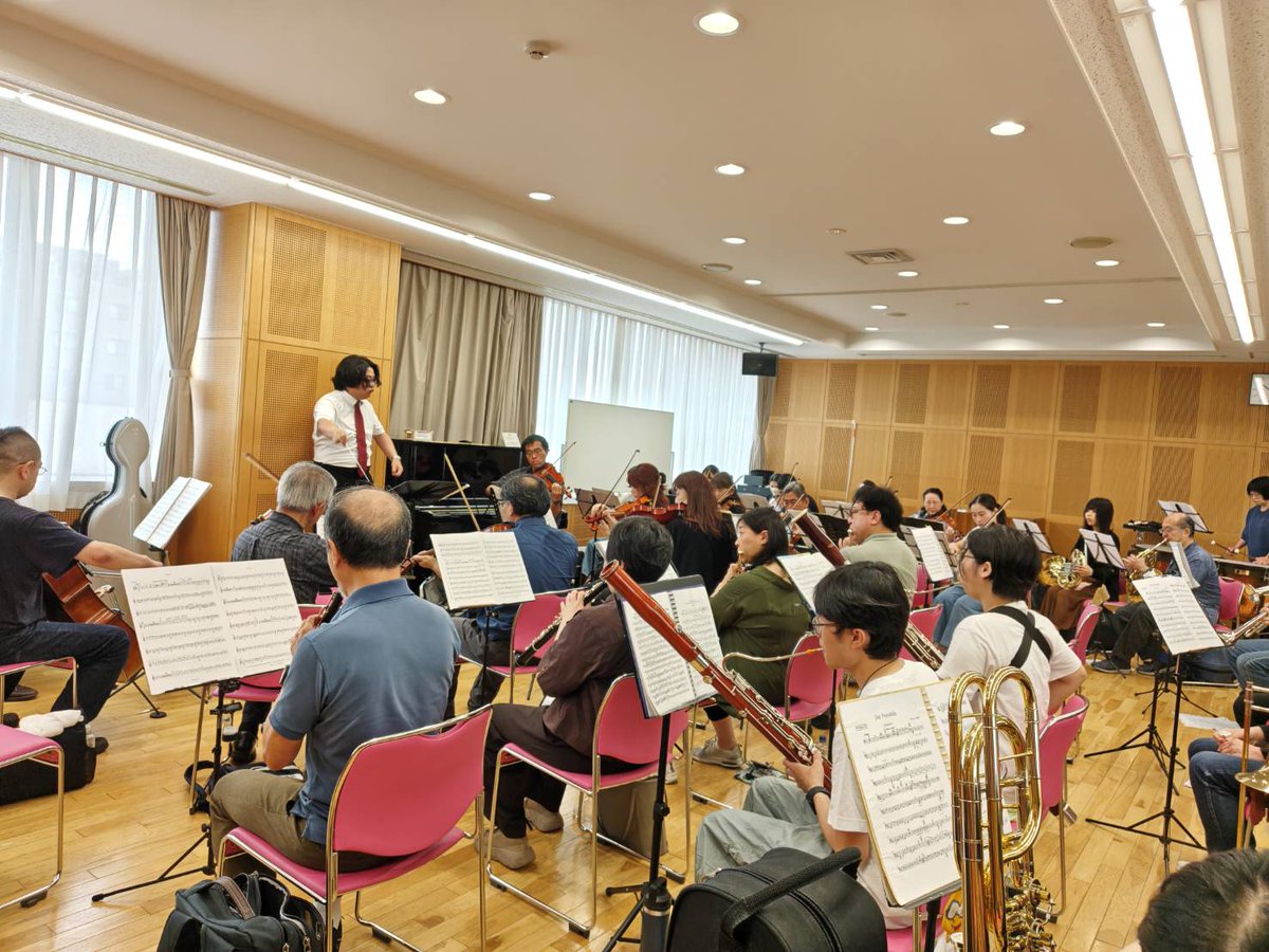 TokyoFOrchestra's tweet photo. 【本番まであと1か月🎻】
先週末は、第27回定期演奏会に向けて合奏練習を行いました。
今回から打楽器も合奏に加わり、弦楽器にも新しい仲間を迎えて、オーケストラの響きもますます充実してきました。前回の練習は台風の影響で中止となりましたが、本番に向けてここからラストスパートです！ https://t.co/Rz6ePgYuiO