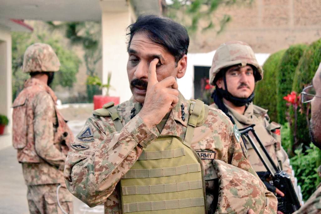 AGFanOff's tweet photo. اگر ہمت، بہادری اور عزم کا کوئی اور نام ہے تو وہ ہوگا لیفٹیننٹ جنرل آصف غفور @peaceforchange 🙏♥️

انہوں نے پاکستان کے دشمنوں کے خلاف ہمیشہ فرنٹ لائن سے لیڈ کیا، ایسے ہیرو کو قوم کا سلام 💚
#Zhob #ZhobUnderAttack
#ZhobIsUnderAttack #Balochistan #PakArmy #CCXII #AsifGhafoor https://t.co/ocXBz5866L