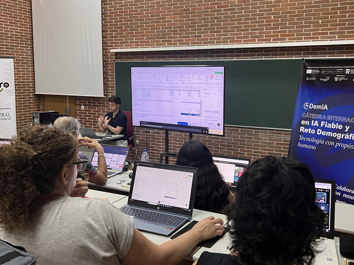 BISITE_USAL's tweet photo. 🤩 #DemIA concluye con éxito las 4️⃣ sesiones de formación en #IA, #automatización y #eCommerce desarrolladas junto a @AvilAgro_org🫢

🙌 Gracias a @madison_mk y a todas las empresas y profesionales participantes por hacerlo posible🫶

🔗 https://t.co/SGsvIs0il2 https://t.co/MZ4jX1RQuW