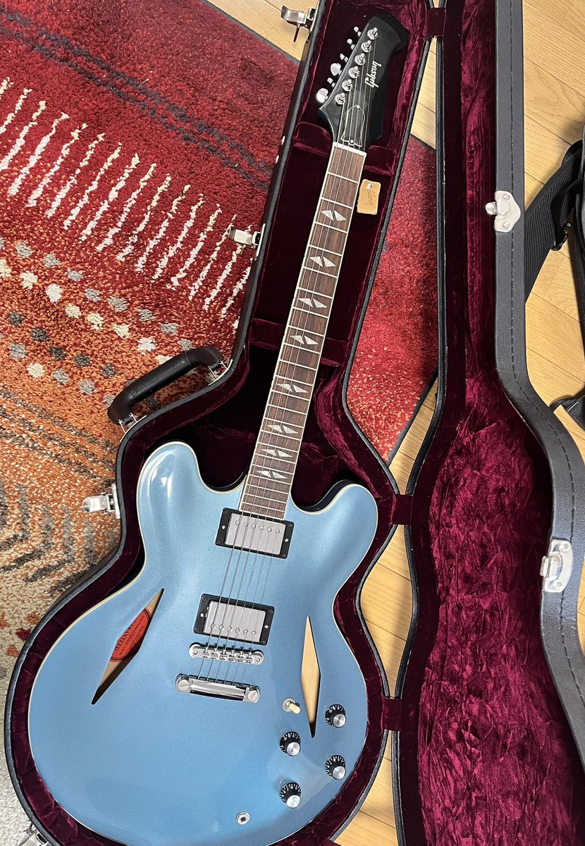 Palli_people's tweet photo. 史上最大のMNG

2014 Gibson Memphis Dave Grohl Signature DG-335 Limited Edition Pelham Blue Metallic

何も言うことはありません。
ただただ感動です。許してくれた妻にはなんとお礼を言っていいかわかりません

#MNG
#DaveGrohl
#foofighters https://t.co/cFC48HG6G3