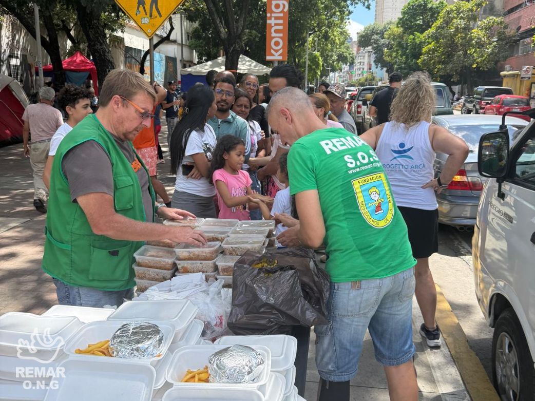 OngRemar's tweet photo. 💚🇻🇪❤️ GRACIAS Queremos expresar nuestro más sincero agradecimiento a todas las personas, iglesias, empresas y colaboradores que han respondido al llamamiento de REMAR SOS y para ayudar a las familias afectadas por la emergencia en Venezuela.

https://t.co/2nWCIFgjp9 https://t.co/qEmQyiGIKf