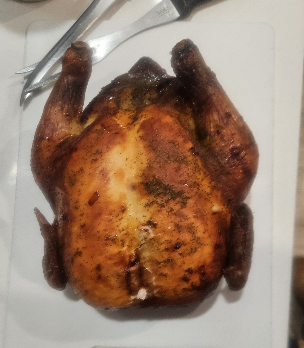 NoleftT's tweet photo. #shitcook roast chook for tea. https://t.co/eCWMUMyBXA