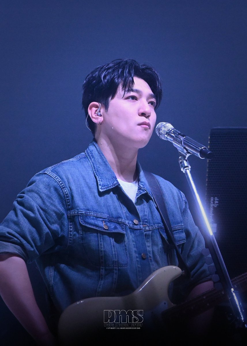 DMS_sungjin's tweet photo. 260704 The DECADE in Seoul
#성진 #박성진 #SUNGJIN #데이식스 #DAY6 https://t.co/s0fAvCEdQM