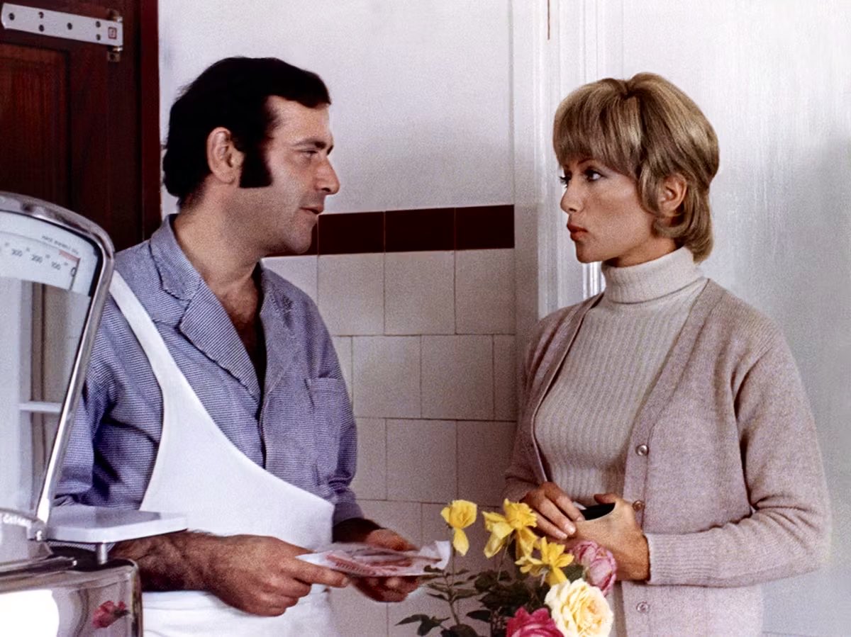philippe_rouyer's tweet photo. À 20h55 sur @ARTEfr «Le Boucher» (1969) est l’un des meilleurs Claude Chabrol. Dans un village du Périgord secoué par les meurtres de jeunes femmes, l’amitié trouble de la magnétique Stéphane Audran avec Jean Yanne le boucher. La restauration rend grâce au travail sur la couleur https://t.co/gpPq4Pxkom