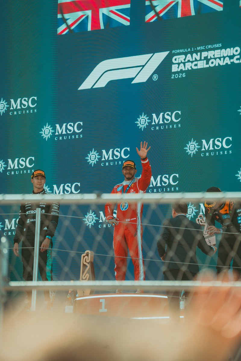 MarceloLcaps's tweet photo. J’ai vu la victoire de Lewis Hamilton de mes propres yeux 🥲

- GP BARCELONA 2026 https://t.co/H7jX3D7PmQ