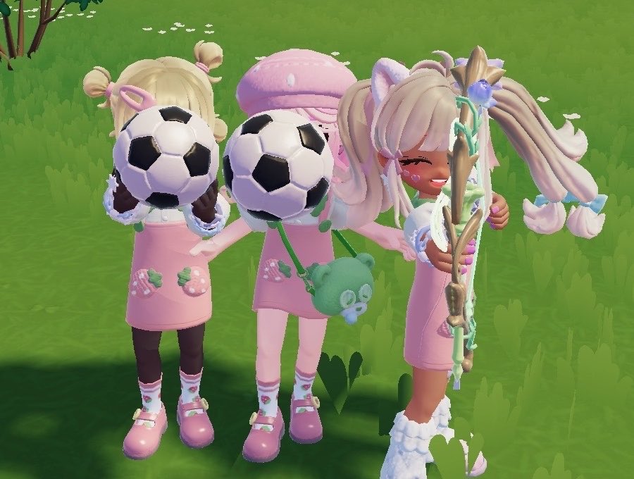 yucha_htpa's tweet photo. いちごちゃんオソロ🍓🤍

#ハートピア
#heartopia
#ハートピアスローライフ https://t.co/8Lwfyhaebq