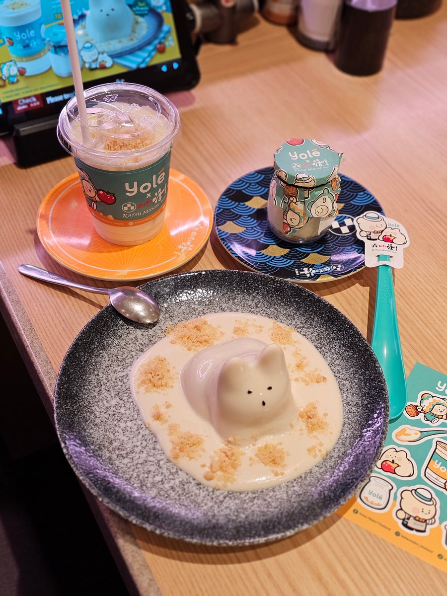 fatkidzblue's tweet photo. เมนูใหม่มาแล้ว Yolé x Katsu Midori Sushi 🍣 เสิร์ฟรส Yogurt Apple Crumble 3 สไตล์

🍎 Yogurt Apple Crumble Neko Pudding พุดดิ้งแมวเด้งดึ๋งซิกเนเจอร์ 

🍎 Yogurt Apple Crumble Katsu Cheesecake ชีสเค้กในกระปุกแสนอร่อย

🍎 Yogurt Apple Crumble Drink ดื่มโยเกิร์ตแอปเปิ้ลหอมหวาน

เลือกอร่อยได้ตามชอบ เค้าจะมีความหอมหวานแอปเปิ้ล ตัดกับความเปรี้ยวซิกเนเจอร์ของ yolé เข้ากันมาก พร้อมครัมเบิ้ลกุบกรอบเพิ่มอรรถรสในการเคี้ยว

แวะไปทานได้น้า ทำตามเงื่อนไขได้ส่วนลด 10% ไว้ไปใช้ที่ร้านโยเล่ได้ด้วยน้าาา

💖 ตั้งแต่ 6 ก.ค.- 19 ส.ค. 2569

#yolexkatsumidori