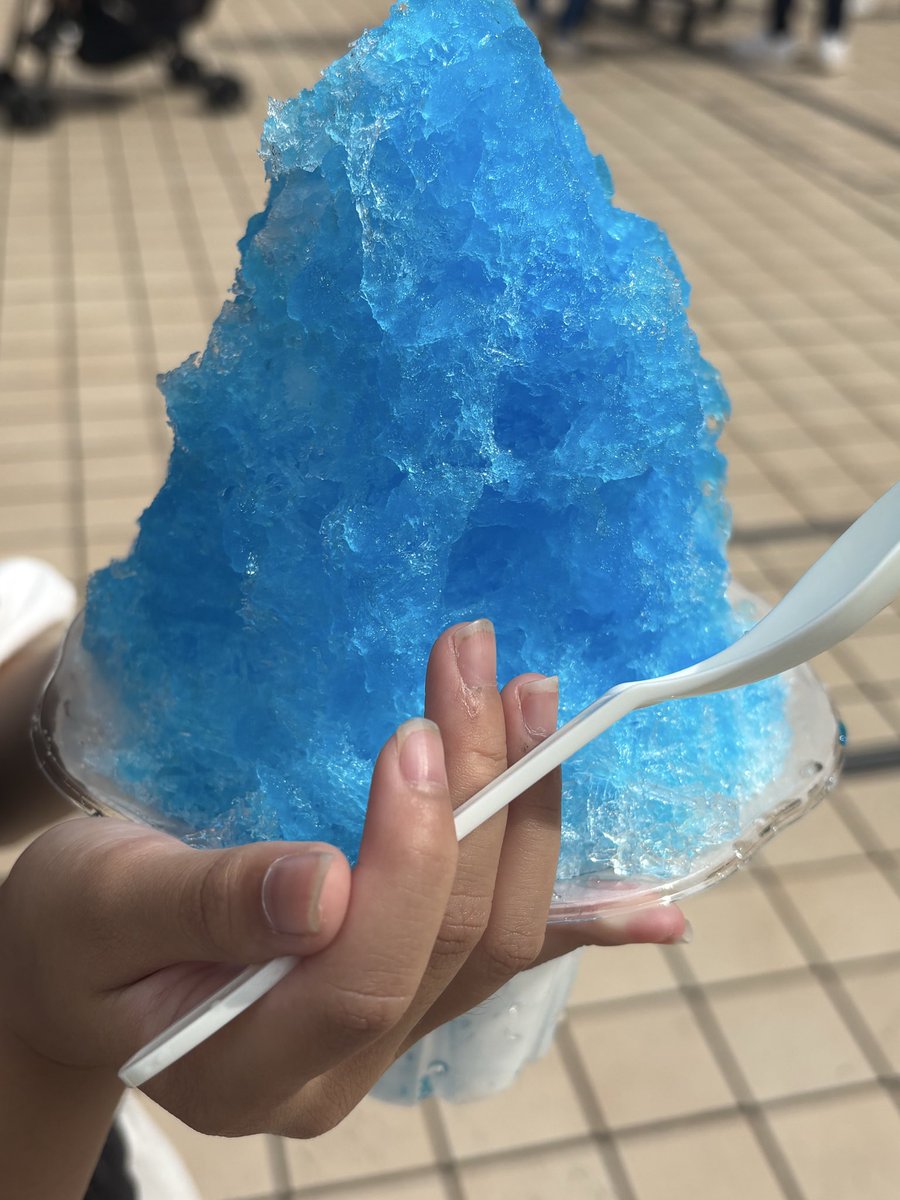 locotch_tmpz's tweet photo. たまプラーザ テラスで、夏になると登場する「銀のあん」のかき氷🍧口溶けがよく、山盛りでも1人で食べられますよー。詳しくは明日のメルマガで✉️！ https://t.co/0qv7Zvz2Cr