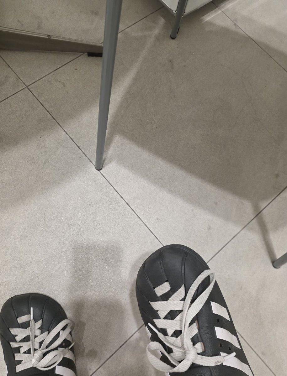 p0kdak's tweet photo. 신발 사는 김에 상엽이 손민수하기
신발끈까지 달아서 완벽한 손민수를 해야겟어 https://t.co/y7fqExlS7r
