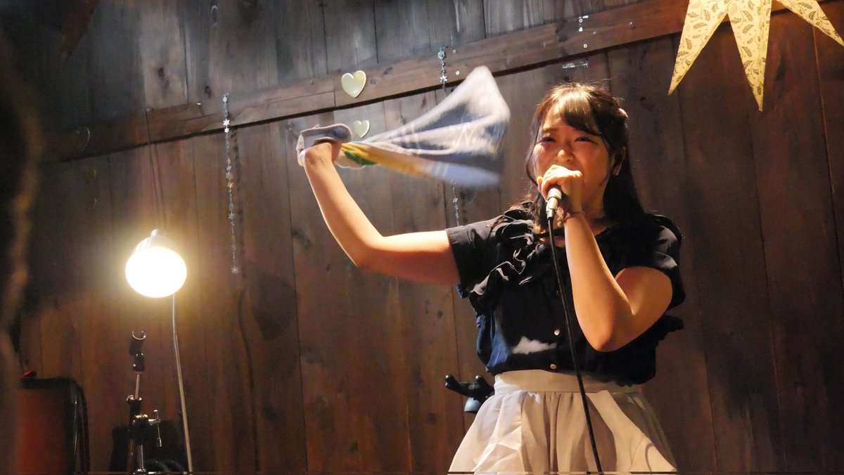mit5043284's tweet photo. おおきあさみPresents ReleaseParty "MeltySummerFes" -DAY1-

4人目は、我らが鈴木千絵さん

ステージ所狭しと動き回り元気な笑顔と歌声を響かせてくれました

ラストは会場みんなで
らーららーら  らーららーらと合唱 https://t.co/Ryv5IJzZYU