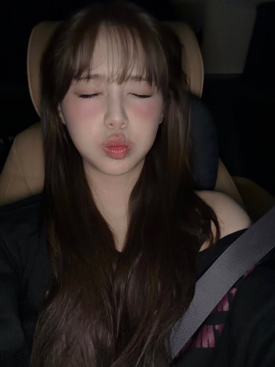 chuu pics tweet media
