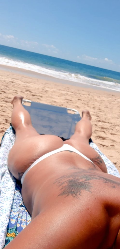 CornoDa93792's tweet photo. Saudades do verão, ver minha rainha bem a vontade na praia.
Sou o chifrudo manso da Sabrina.♠️🍆🤘 https://t.co/AZwC68mr9g